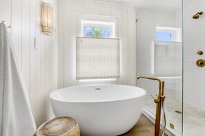 Shower, hair dryer, towels, soap - Seahaus • Newly Renovated Luxury Beachfront Home • (Exuma)