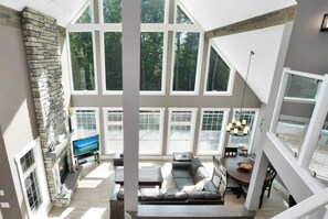Smart TV, fireplace - Beautiful House at the Lake! (Gull lake)