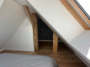 2 bedrooms, WiFi (free), bed sheets