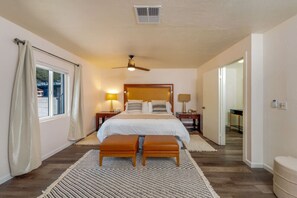 3 soveværelser, skrivebord, strygejern/strygebræt, weekendseng