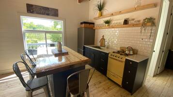 Fridge, oven, stovetop, coffee/tea maker