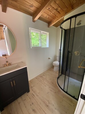 Shower, towels, soap, toilet paper - The Bay Stay! Fully Renovated Off-Grid Waterfront Cottage on Burridge Lake  (Godfrey)