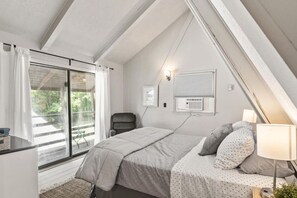 3 Schlafzimmer, Schreibtisch, Bügeleisen/Bügelbrett, Reisekinderbett