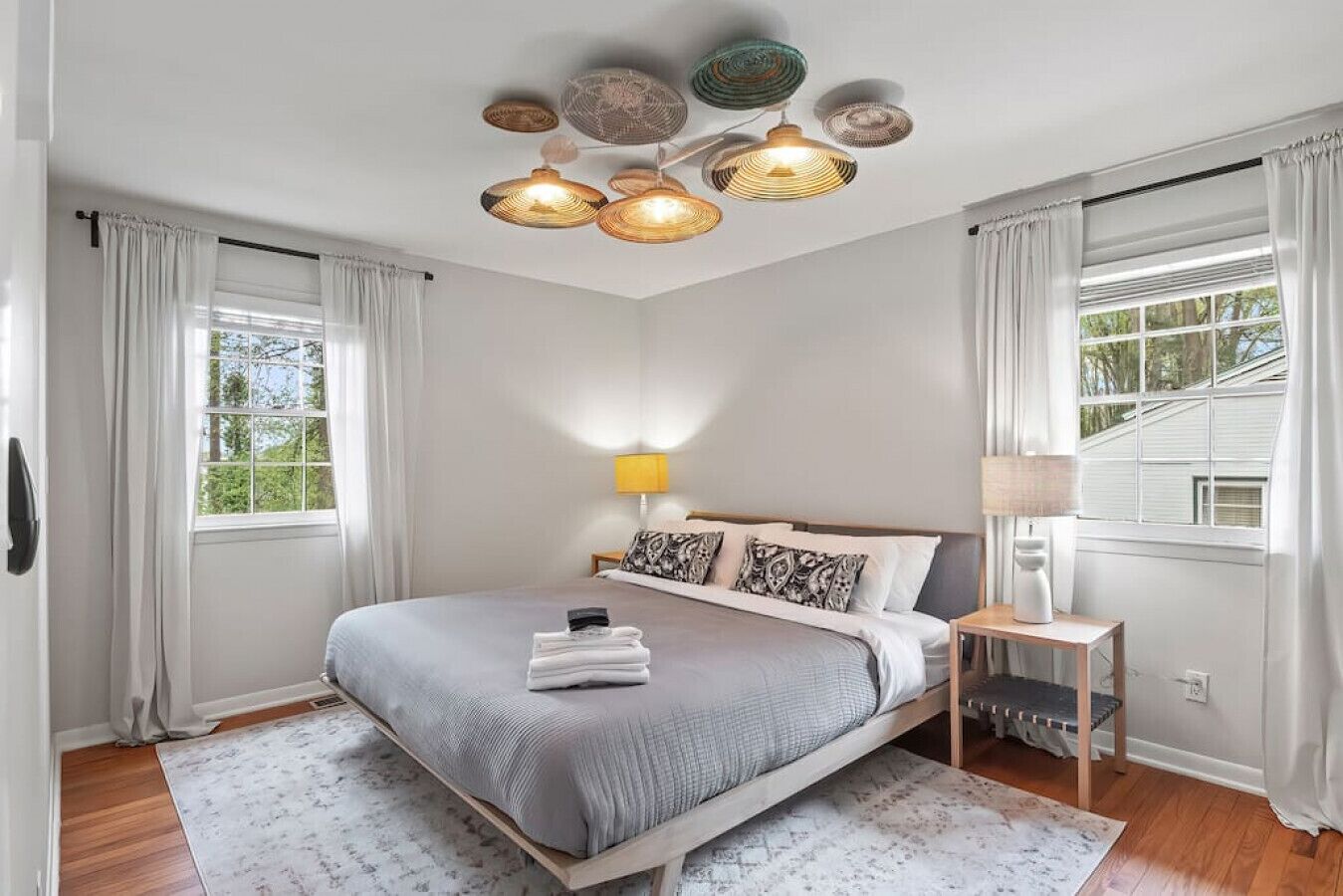 4 Schlafzimmer, Schreibtisch, Bügeleisen/Bügelbrett, Reisekinderbett