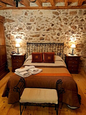 5 chambres, décoration personnalisée, ameublement personnalisé, bureau