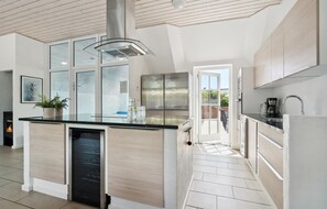 Fridge, stovetop, dishwasher, coffee/tea maker - Pet friendly home in Ulfborg (Ulfborg)