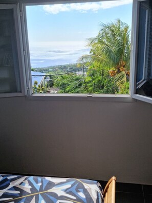 2 habitaciones, escritorio, tabla de planchar con plancha y wifi 