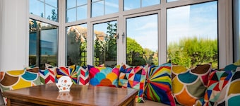 Beachside Family Home. 5 Bedrooms, Spacious, Luxurious & Well Equipped