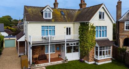 Kent Coast 5BR Family Home, Private Garden & Beach Access