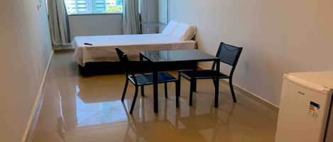 1 chambre, fer et planche Ă repasser, Wi-Fi, draps fournis
