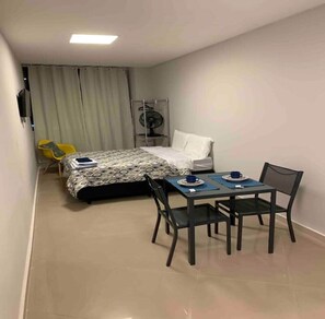1 bedroom, iron/ironing board, WiFi, bed sheets - Apartment with Netflix, air and nearby. to the mall (Vila Regente Feijó São Paulo)