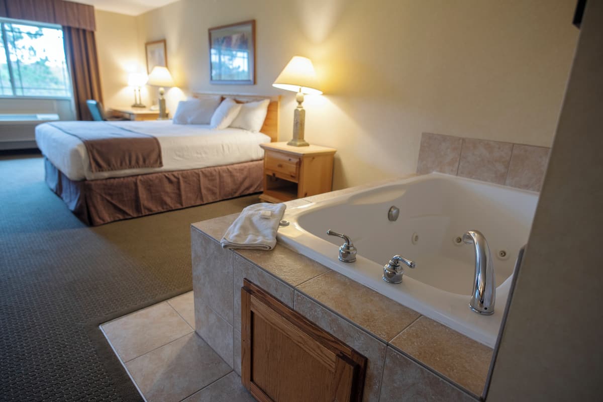 Desk, laptop workspace, iron/ironing board, free WiFi