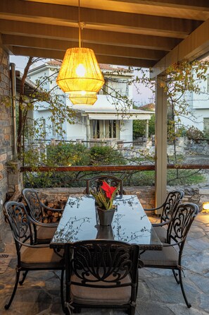 Outdoor dining - Traditional villa in a complex beside the sea. (Platanidia)
