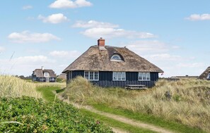 Exterior - 3 bedroom gorgeous home in Blåvand (Blåvand)