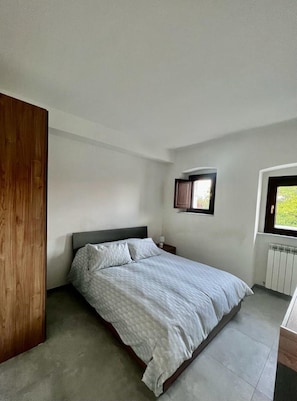 2 habitaciones, tabla de planchar con plancha y wifi gratis 