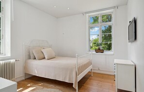 3 bedrooms, travel crib, free WiFi