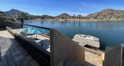 Riverfront with private dock, river views from every room & arcade games!