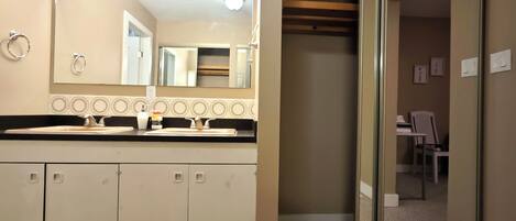 Junior Double Room | Free WiFi, bed sheets