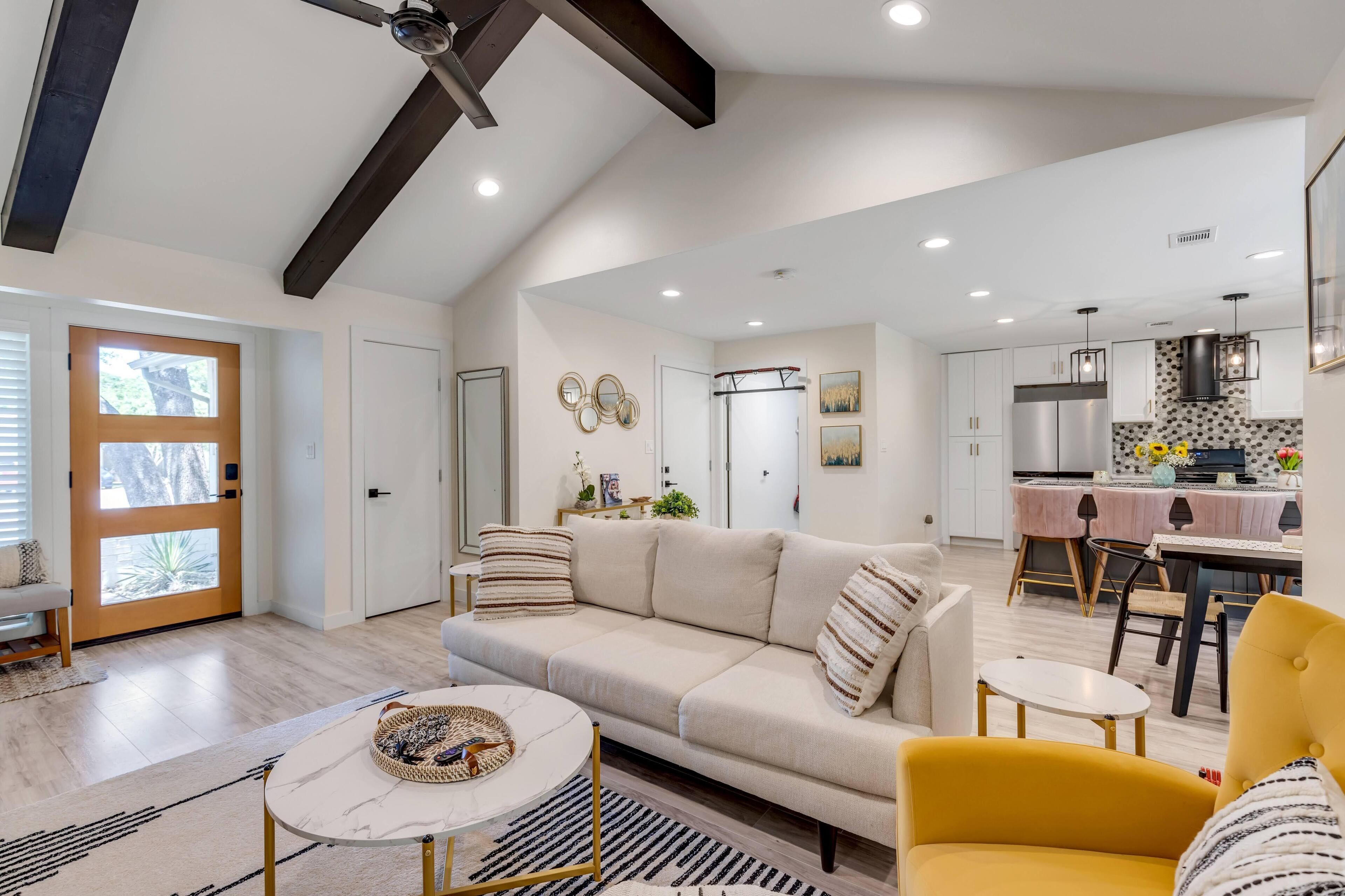 Classy & Cozy 3BD 2Bath + Office in HIP South Austin
