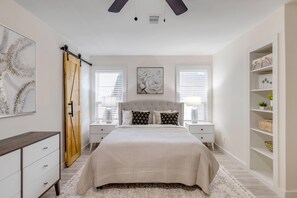 3 bedrooms, desk, travel crib, free WiFi