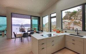 Fridge, oven, stovetop, dishwasher - Stunning home in Lyngdal with kitchen (Lyngdal)