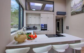 Fridge, microwave, oven, stovetop - 4 bedroom beautiful home in Lyngdal (Lyngdal)