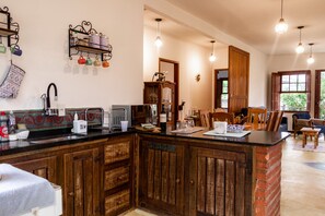 Interior - Deck House - Mountain View - Garage 2 cars nearby. Center - Barbecue Area  (Tiradentes Tiradentes)
