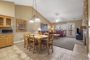 Interior - Two in One! Full Condo with Lock-off Connecting Suite (Reeds Spring)