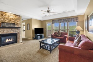 Smart TV, fireplace
