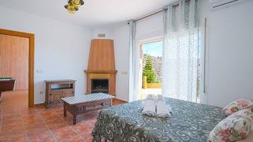 6 quartos, ferros/tåbuas de passar roupa, berço de viagem, Wi-Fi