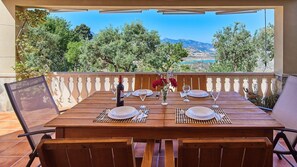 屋外ダイニングエリア