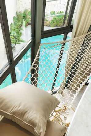 Signature Apartment | 1 bedroom, in-room safe, blackout drapes, iron/ironing board