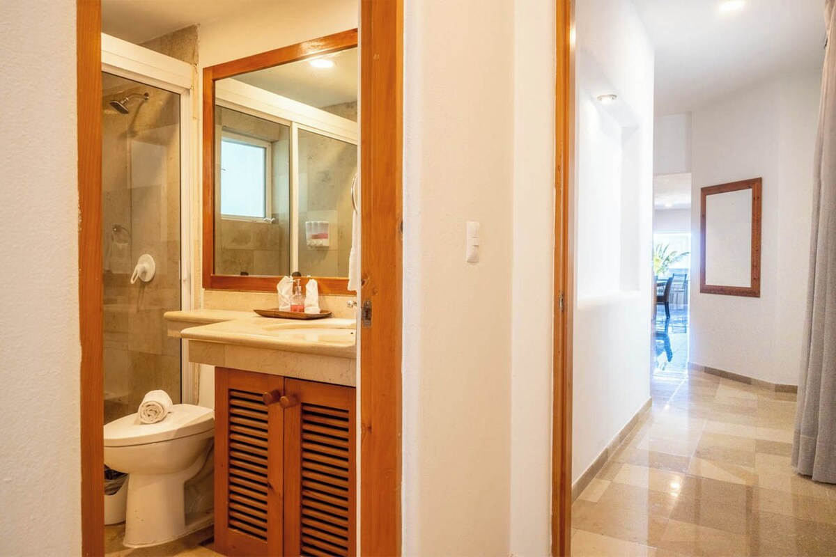 Comfort Apartment, Multiple Beds | Bathroom | Shower, hair dryer, bidet, towels