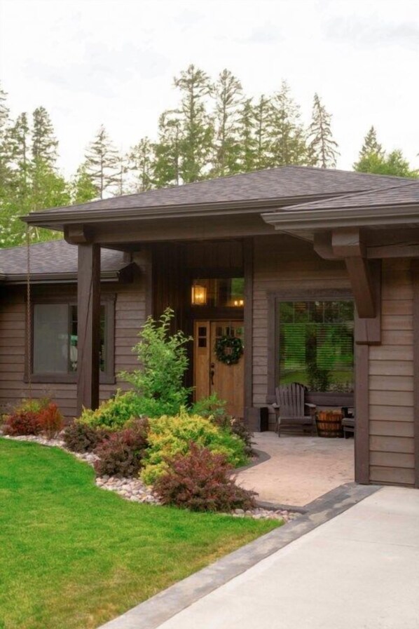Exterior detail - NEW Summer Pricing! Gateway to Adventure near GNP (Kalispell)