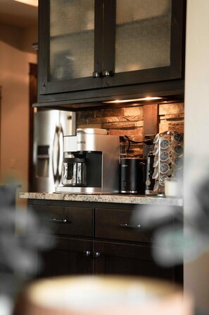 Interior - NEW Summer Pricing! Gateway to Adventure near GNP (Kalispell)