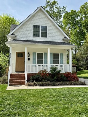 Exterior - Cozy Cottage Close to Everything!!  (Greensboro)