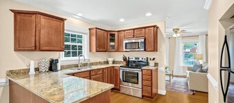 Cozy Cottage Close to Everything!! 