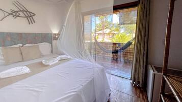 Minibar, decoración personalizada, muebles diferentes y wifi gratis