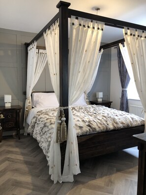 1 bedroom, iron/ironing board, travel crib, free WiFi - Cleomack House (Hilltown)