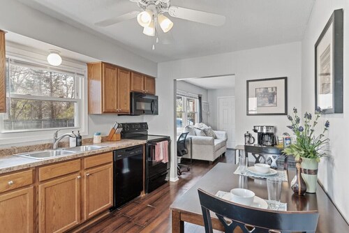 Tranquil 2BR Apt Mpls - 8073 Apt 1