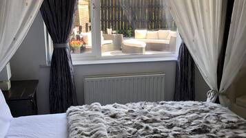 4 makuuhuonetta, vauvan matkasänky, ilmainen Wi-Fi, vuodevaatteet