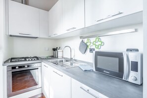 Micro-ondes, four, plaque de cuisson, lave-vaisselle