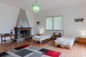 4 quartos, ferros/tábuas de passar roupa, Wi-Fi, roupa de cama