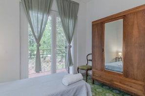 4 bedrooms, iron/ironing board, travel crib, WiFi