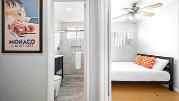 2 Schlafzimmer, Schreibtisch, BĂŒgeleisen/BĂŒgelbrett, kostenloses WLAN