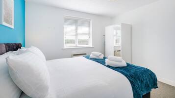 2 bedrooms, iron/ironing board, WiFi, bed sheets