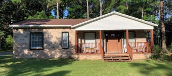 Great rates! 5 stars! Located in Eastpoint just minutes to SGI & Apalachicola