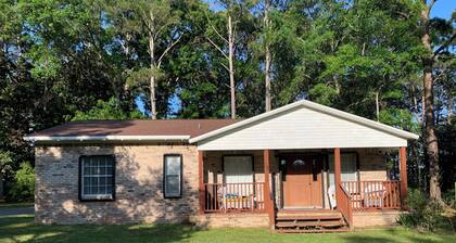 Great rates! 5 stars! Located in Eastpoint just minutes to SGI & Apalachicola