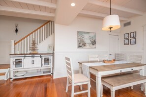 Dining - Stunning 5-Bedroom Historic House in Southampton (Southampton)