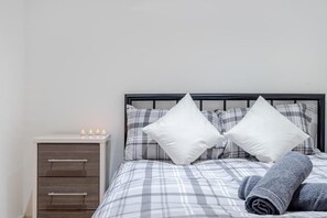 1 habitación, tabla de planchar con plancha, wifi y ropa de cama 